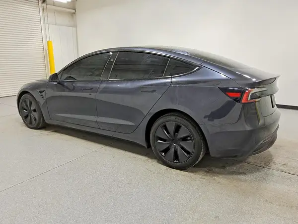 5YJ3E1EB5RF843687 — 2024 Tesla Model 3, фото 2 с аукциона Copart 08.10.2026, Мелкие вмятины и царапины