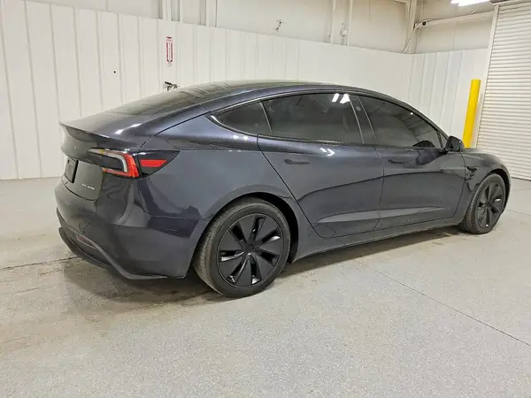 5YJ3E1EB5RF843687 — 2024 Tesla Model 3, фото 3 с аукциона Copart 08.10.2026, Мелкие вмятины и царапины