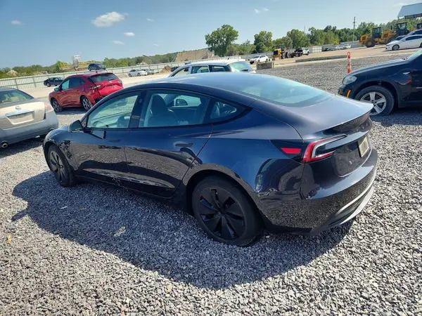 5YJ3E1EB2RF819041 — 2024 Tesla Model 3, фото 2 с аукциона Copart, Боковая часть
