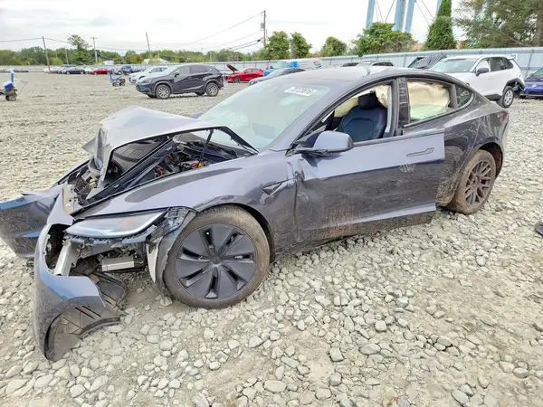 5YJ3E1EA1RF773337 — 2024 Tesla Model 3, Передняя часть (Front End), фото до ремонта