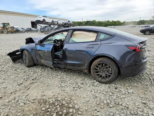 5YJ3E1EA1RF773337 — 2024 Tesla Model 3, фото 2 с аукциона Copart, Передняя часть
