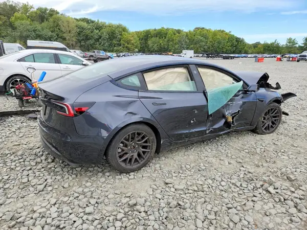 5YJ3E1EA1RF773337 — 2024 Tesla Model 3, фото 3 с аукциона Copart, Передняя часть