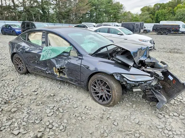 5YJ3E1EA1RF773337 — 2024 Tesla Model 3, фото 4 с аукциона Copart, Передняя часть