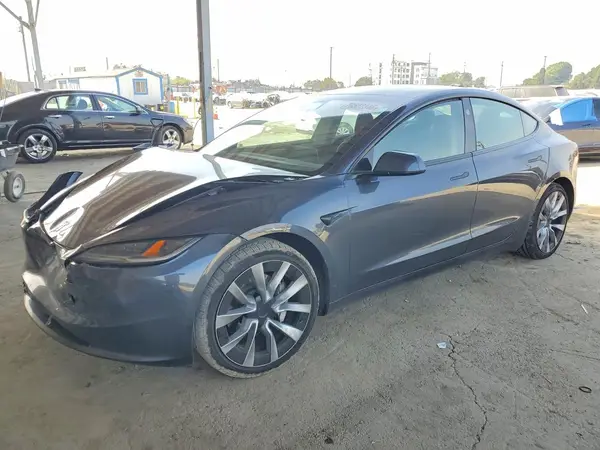 5YJ3E1EA3RF732420 — 2024 Tesla Model 3, Передняя часть (Front End), фото до ремонта