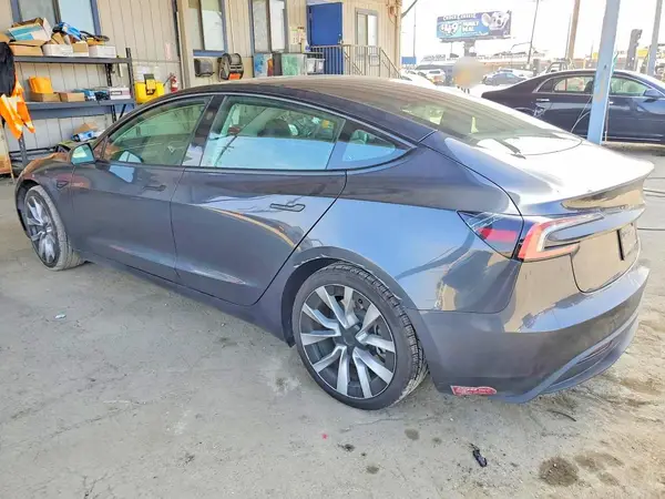 5YJ3E1EA3RF732420 — 2024 Tesla Model 3, фото 2 с аукциона Copart, Передняя часть