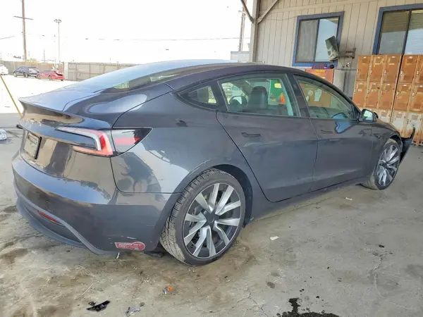 5YJ3E1EA3RF732420 — 2024 Tesla Model 3, фото 3 с аукциона Copart, Передняя часть