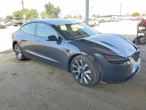 5YJ3E1EA3RF732420 — 2024 Tesla Model 3, фото 4 с аукциона Copart, Передняя часть