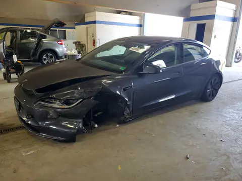 5YJ3E1EA8SF034410 — 2025 Tesla Model 3, Передняя часть (Front End), фото до ремонта