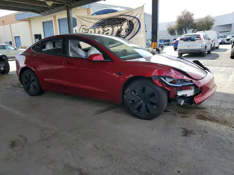 5YJ3E1EA0SF071872 — 2025 Tesla Model 3, фото 4 с аукциона Copart 29.09.2026, Передняя часть