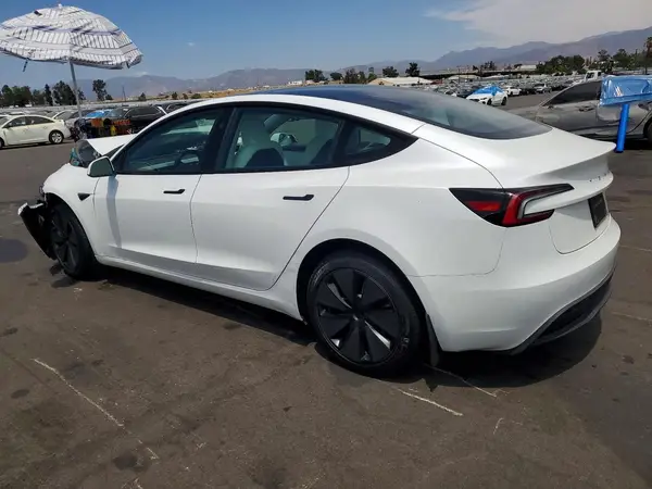 5YJ3E1EAXSF904934 — 2025 Tesla Model 3, фото 2 с аукциона Copart 30.09.2026, Передняя часть