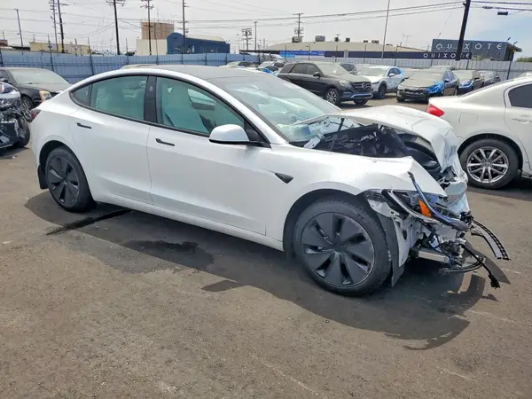 5YJ3E1EAXSF904934 — 2025 Tesla Model 3, фото 4 с аукциона Copart 30.09.2026, Передняя часть