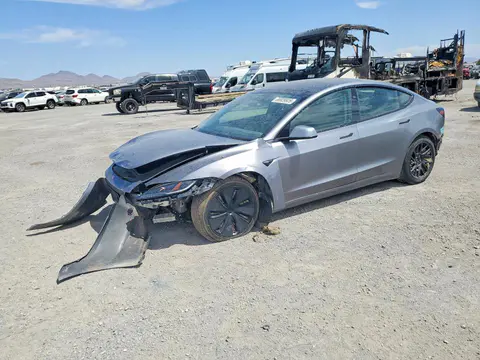 5YJ3E1EA4SF963395 — 2025 Tesla Model 3, Передняя часть (Front End), фото до ремонта