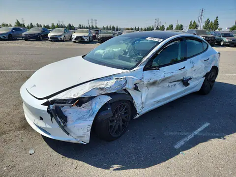 5YJ3E1EA1SF881642 — 2025 Tesla Model 3, Передняя часть (Front End), фото до ремонта