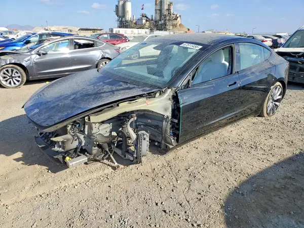 5YJ3E1EA2SF930413 — 2025 Tesla Model 3, Передняя часть (Front End), фото до ремонта