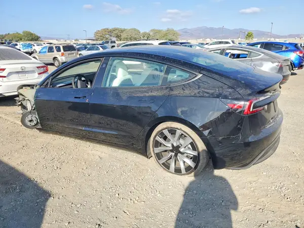 5YJ3E1EA2SF930413 — 2025 Tesla Model 3, фото 2 с аукциона Copart, Передняя часть