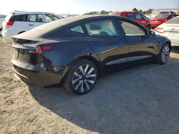 5YJ3E1EA2SF930413 — 2025 Tesla Model 3, фото 3 с аукциона Copart, Передняя часть