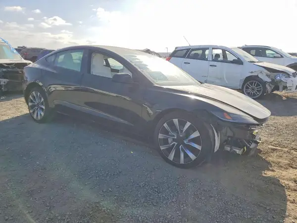 5YJ3E1EA2SF930413 — 2025 Tesla Model 3, фото 4 с аукциона Copart, Передняя часть