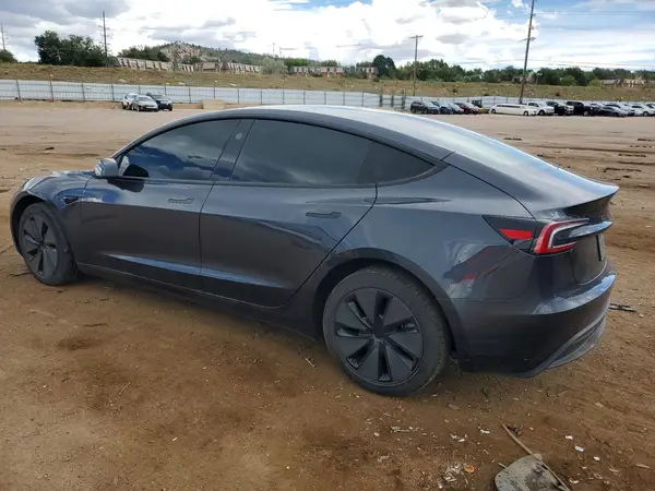 5YJ3E1EA2SF924286 — 2025 Tesla Model 3, фото 2 с аукциона Copart, Град