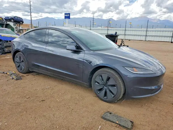 5YJ3E1EA2SF924286 — 2025 Tesla Model 3, фото 4 с аукциона Copart, Град