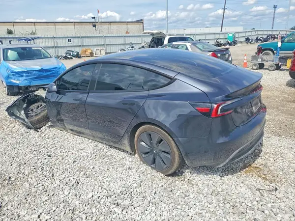 5YJ3E1EA2SF000804 — 2025 Tesla Model 3, фото 2 с аукциона Copart, Передняя часть