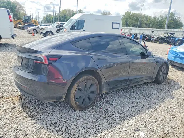 5YJ3E1EA2SF000804 — 2025 Tesla Model 3, фото 3 с аукциона Copart, Передняя часть