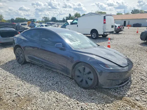 5YJ3E1EA2SF000804 — 2025 Tesla Model 3, фото 4 с аукциона Copart, Передняя часть