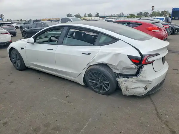 5YJ3E1EA9SF010584 — 2025 Tesla Model 3, фото 2 с аукциона Copart, Задняя часть
