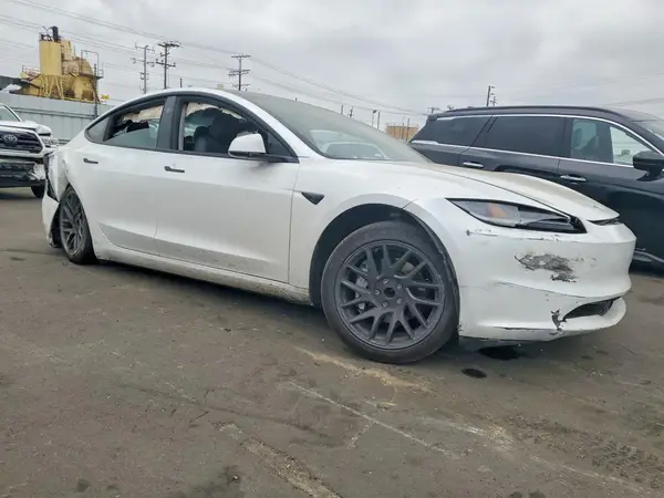 5YJ3E1EA9SF010584 — 2025 Tesla Model 3, фото 4 с аукциона Copart, Задняя часть