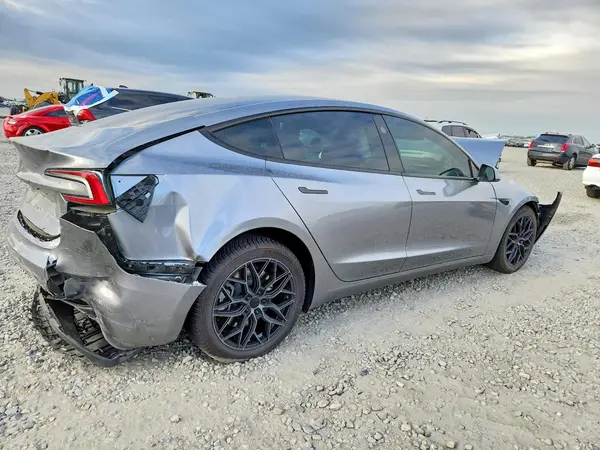 5YJ3E1EB6SF997783 — 2025 Tesla Model 3, фото 3 с аукциона Copart, Передняя часть