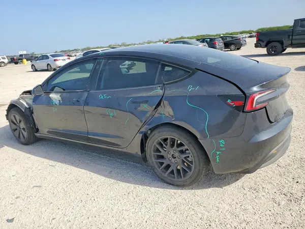 5YJ3E1EA3SF050241 — 2025 Tesla Model 3, фото 2 с аукциона Copart, Передняя часть