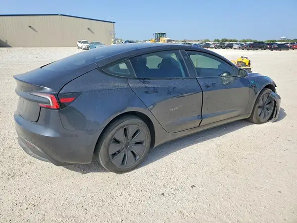 5YJ3E1EA3SF050241 — 2025 Tesla Model 3, фото 3 с аукциона Copart, Передняя часть