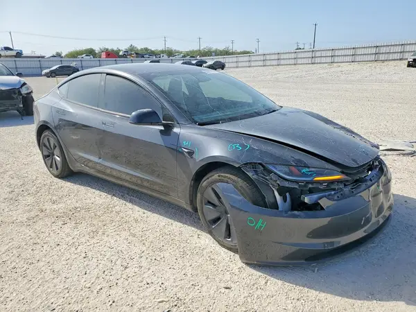 5YJ3E1EA3SF050241 — 2025 Tesla Model 3, фото 4 с аукциона Copart, Передняя часть