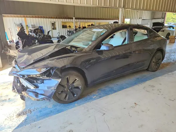 5YJ3E1EA2SF916611 — 2025 Tesla Model 3, Передняя часть (Front End), фото до ремонта