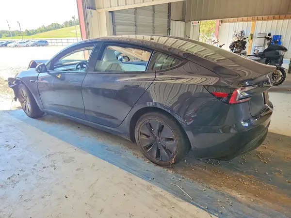 5YJ3E1EA2SF916611 — 2025 Tesla Model 3, фото 2 с аукциона Copart, Передняя часть