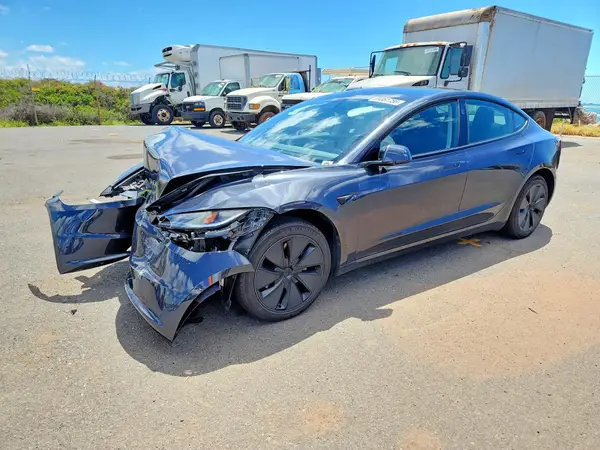 5YJ3E1EA4SF968189 — 2025 Tesla Model 3, Передняя часть (Front End), фото до ремонта