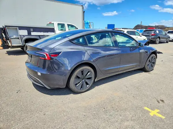 5YJ3E1EA4SF968189 — 2025 Tesla Model 3, фото 3 с аукциона Copart, Передняя часть