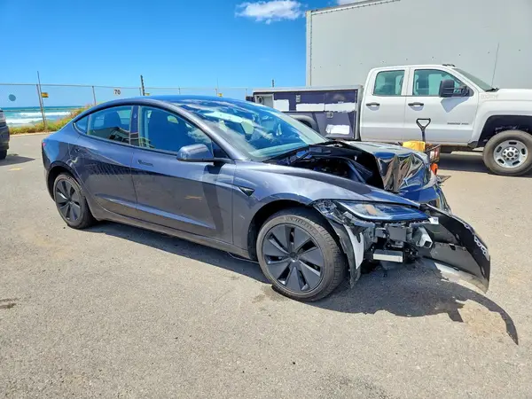 5YJ3E1EA4SF968189 — 2025 Tesla Model 3, фото 4 с аукциона Copart, Передняя часть
