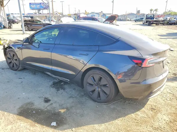 5YJ3E1EA7SF030350 — 2025 Tesla Model 3, фото 2 с аукциона Copart, Боковая часть