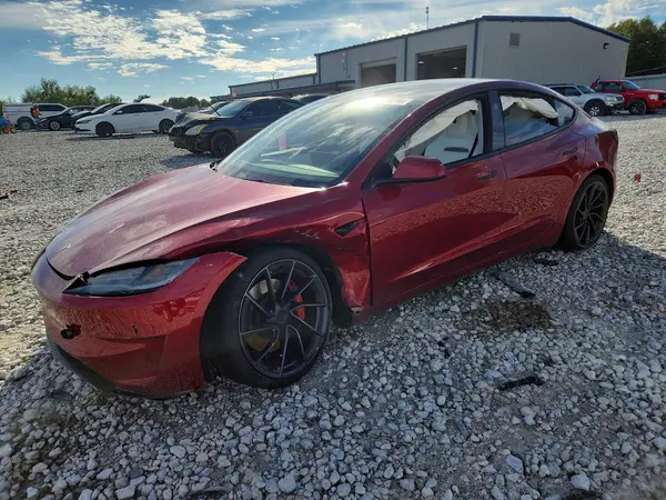 5YJ3E1ET8SF005703 — 2025 Tesla Model 3, Передняя часть (Front End), фото до ремонта