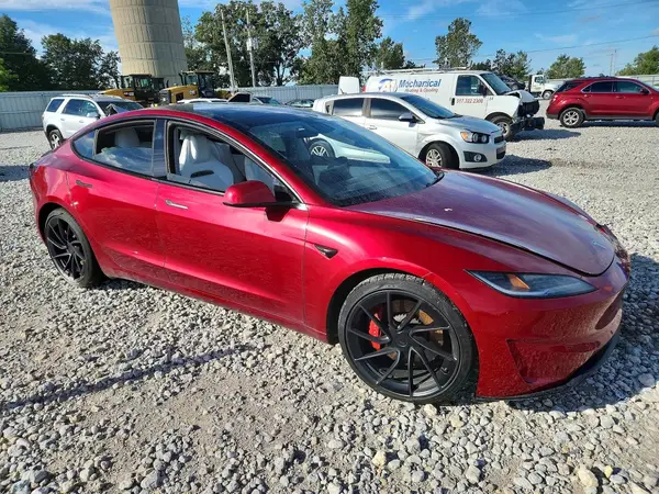 5YJ3E1ET8SF005703 — 2025 Tesla Model 3, фото 4 с аукциона Copart, Передняя часть