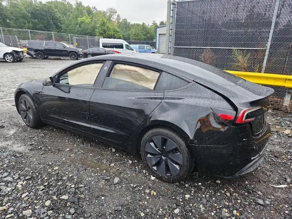 5YJ3E1EB2SF914673 — 2025 Tesla Model 3, фото 2 с аукциона Copart, Передняя часть