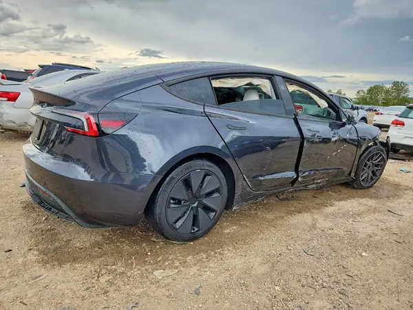 5YJ3E1EAXSF060085 — 2025 Tesla Model 3, фото 3 с аукциона Copart, Боковая часть