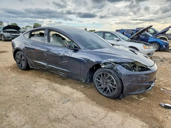 5YJ3E1EAXSF060085 — 2025 Tesla Model 3, фото 4 с аукциона Copart, Боковая часть