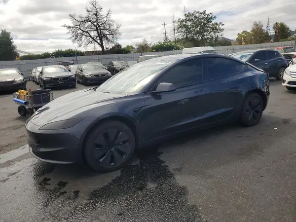 5YJ3E1EB9SF936220 — 2025 Tesla Model 3, Задняя часть (Rear End), фото до ремонта