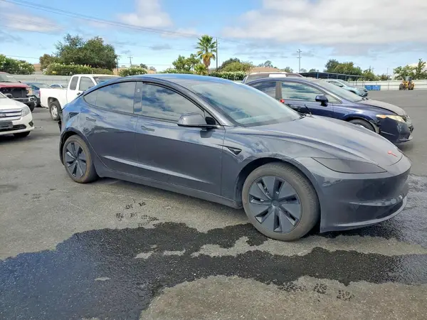 5YJ3E1EB9SF936220 — 2025 Tesla Model 3, фото 4 с аукциона Copart, Задняя часть