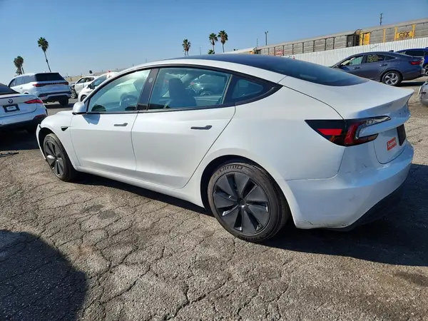 5YJ3E1EA0SF982803 — 2025 Tesla Model 3, фото 2 с аукциона Copart, Передняя часть