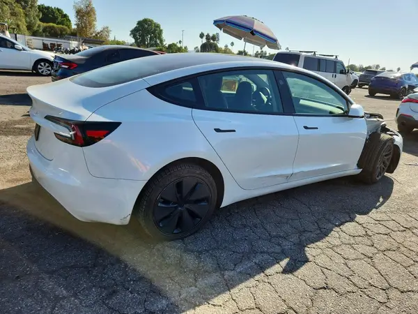 5YJ3E1EA0SF982803 — 2025 Tesla Model 3, фото 3 с аукциона Copart, Передняя часть