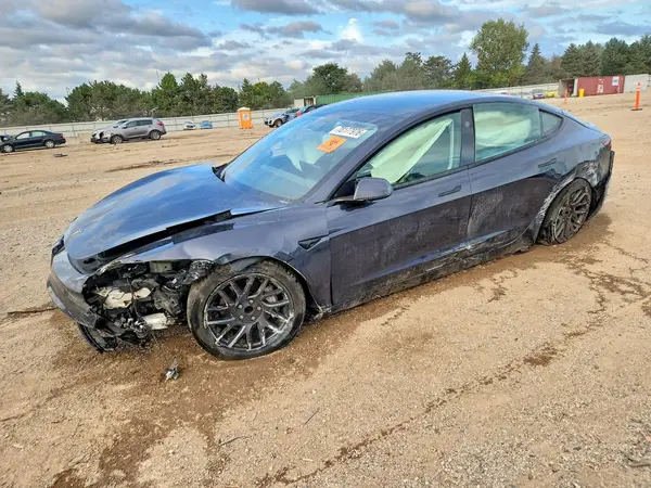 5YJ3E1EA3SF917007 — 2025 Tesla Model 3, Задняя часть (Rear End), фото до ремонта