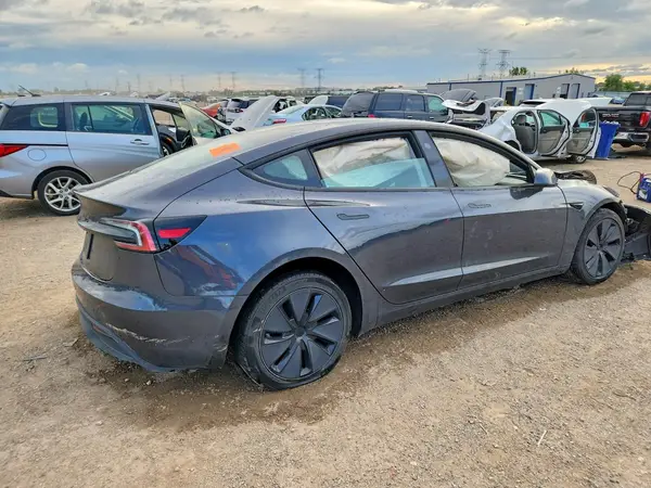 5YJ3E1EA3SF917007 — 2025 Tesla Model 3, фото 3 с аукциона Copart, Задняя часть