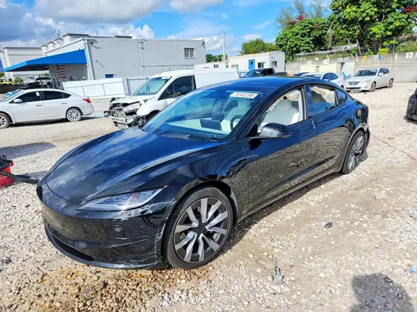 5YJ3E1EA8SF939021 — 2025 Tesla Model 3, Боковая часть (Side), фото до ремонта